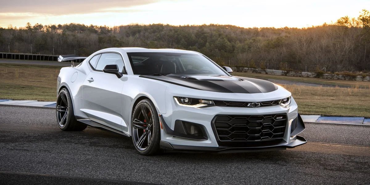 Camaro: an aggressive sports car from America