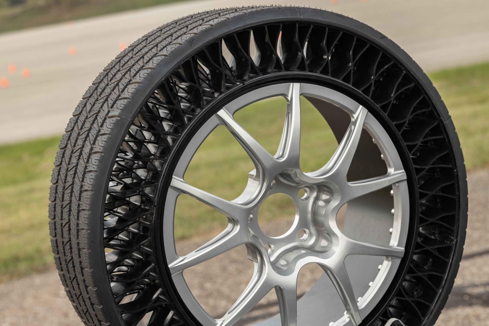 Intelligent tires will save fuel, ensure safety on the road
