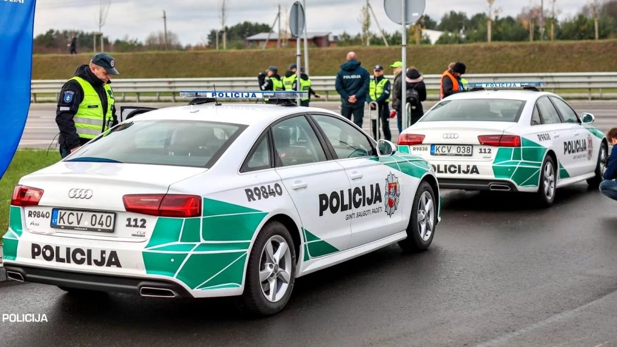 Rights of police officers and duties of drivers