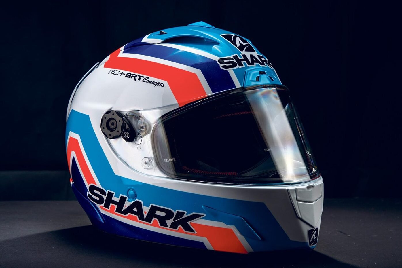 Customize your motorcycle helmet: techniques and inspirations