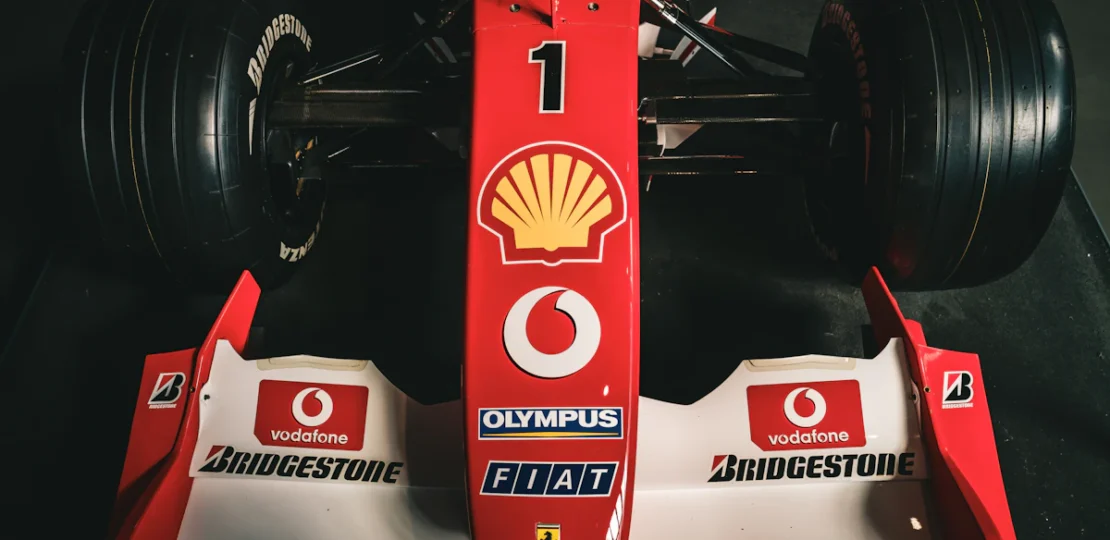 Formula-style racing car front view — photo by Pourya Gohari